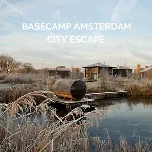 **** Hotel Basecamp Holandia